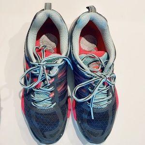 Brooks Cascadia 11 size 7